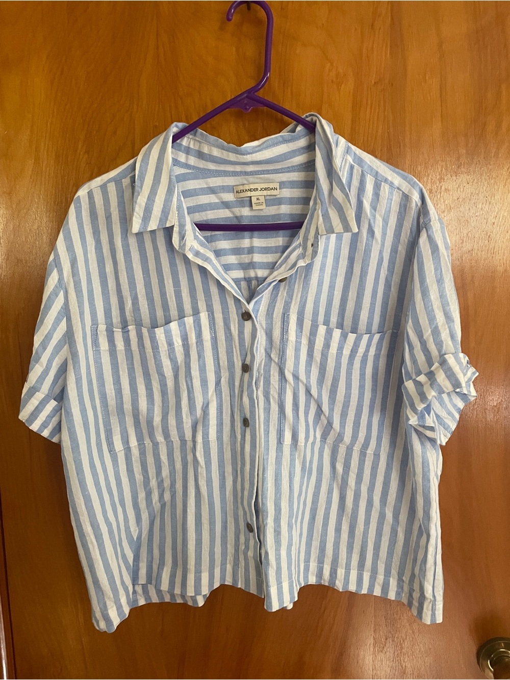 Blue and white linen cropped button up